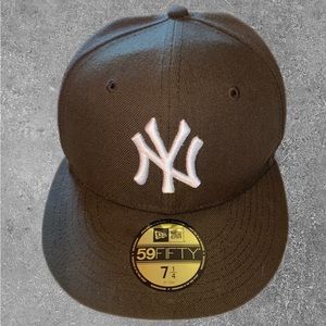 SOLD. New Era Yankees Fitted. Brown. Size 7 1/4
